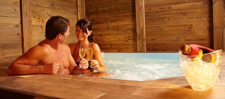KÜSSE, SÜSSIGKEITEN UND … KUSCHELN UND SPA: ENTDECKEN SIE DEN VALENTINSTAG RENT AND GO!